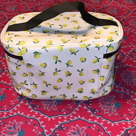 NWT Rae Dunn Refresh Lemons 🍋 Black/Ivory Cosmetic Bag. - Picture 3 of 9